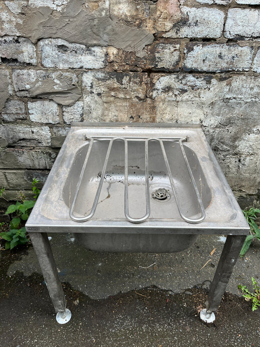 Stainless Steel Sink with a Removable Sink Grid / Rack