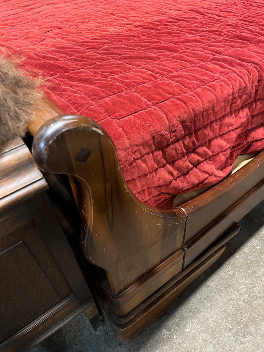 Willis and Gambier 'Super King' Antoinette Sleigh Bed