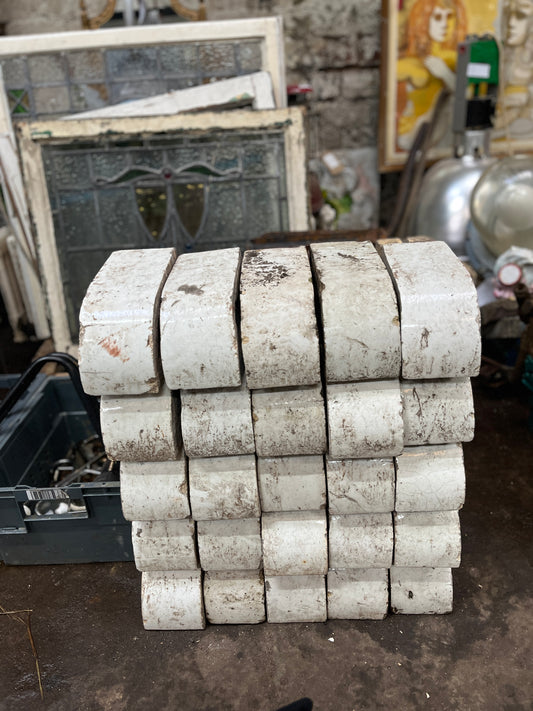 Kilmarnock Round White-Glazed Bull nose bricks