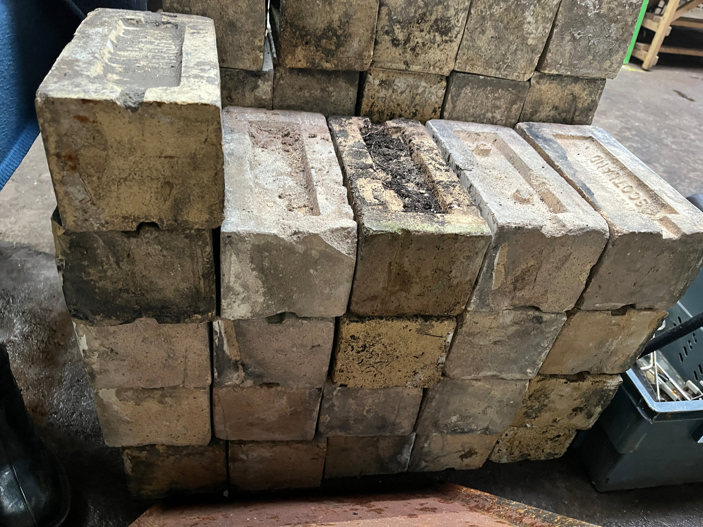 Kilmarnock White-Glazed standard bricks