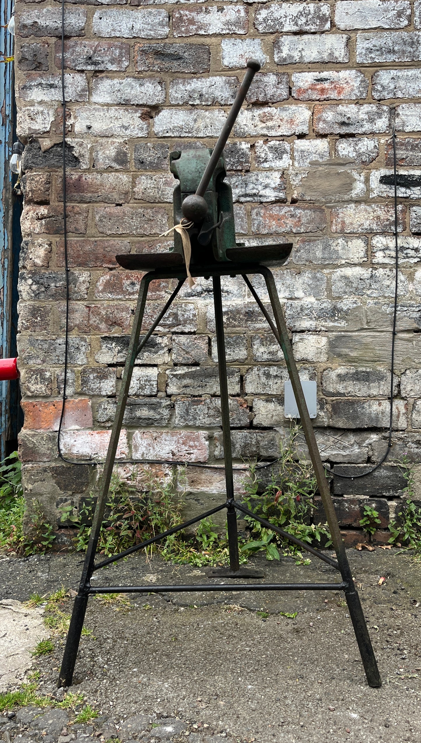 Vintage Vice or Tripod