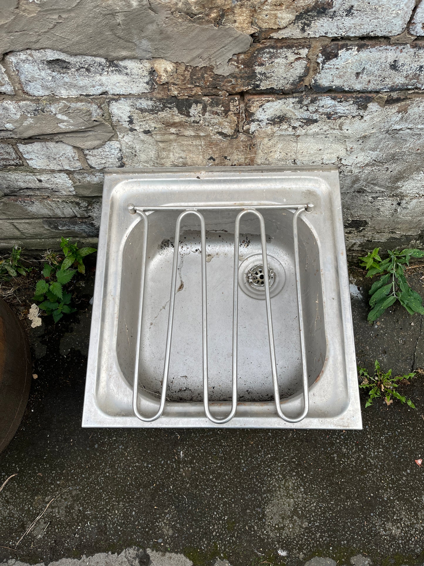 Stainless Steel Sink with a Removable Sink Grid / Rack