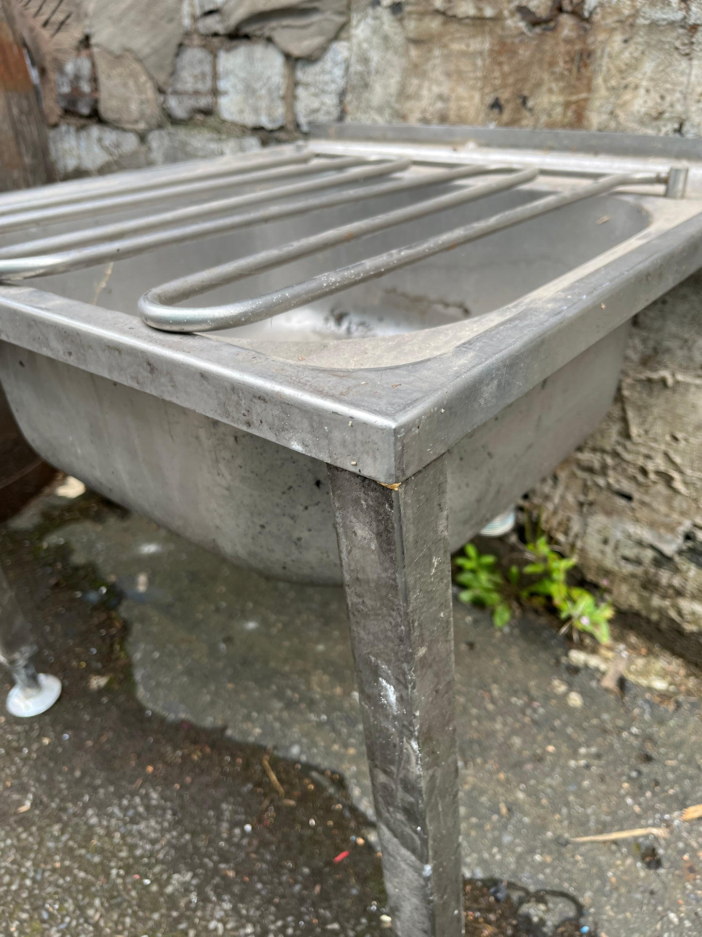 Stainless Steel Sink with a Removable Sink Grid / Rack