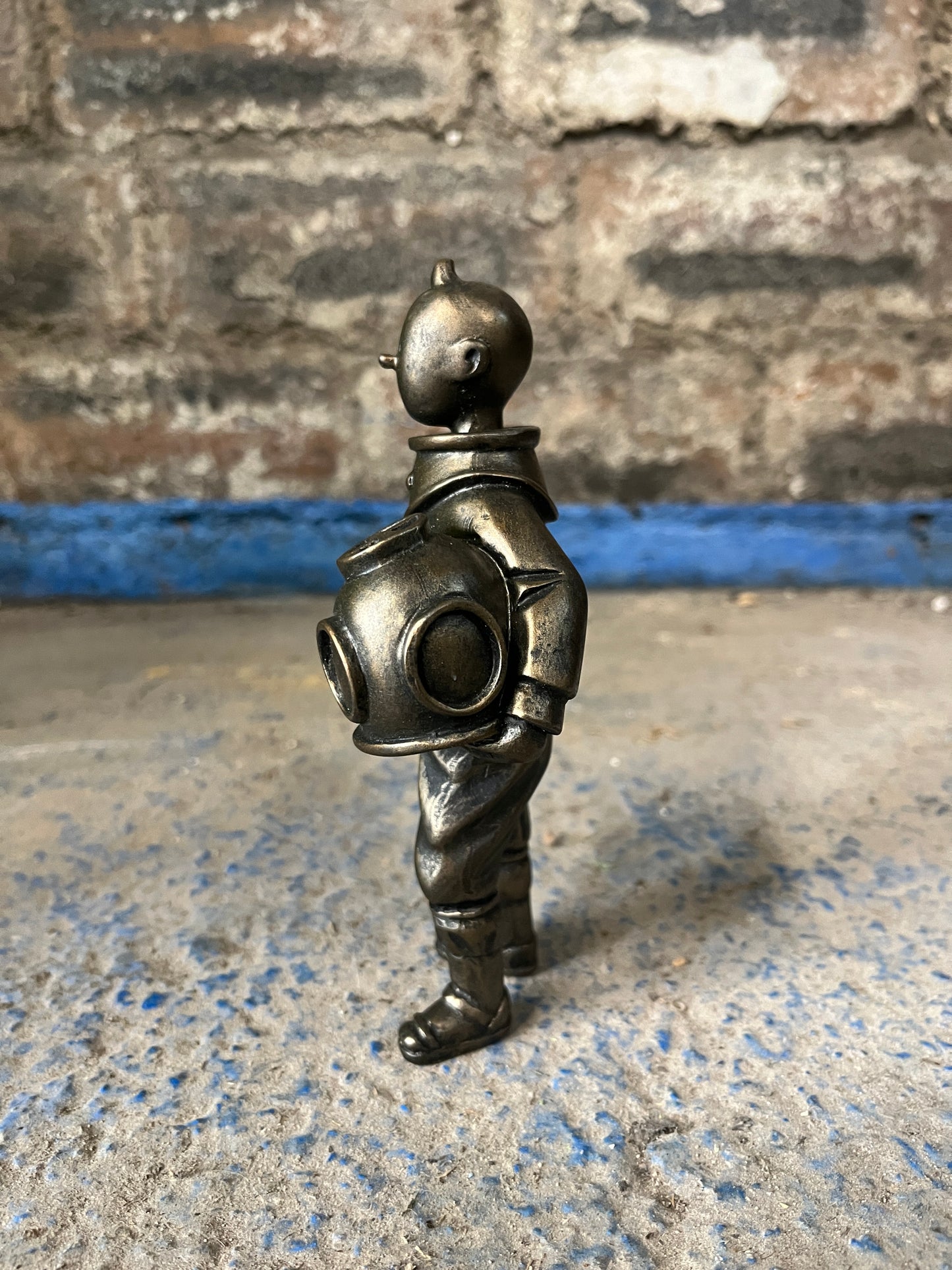 Bronze resin statue of 'Tin Tin' Deepsea Diver