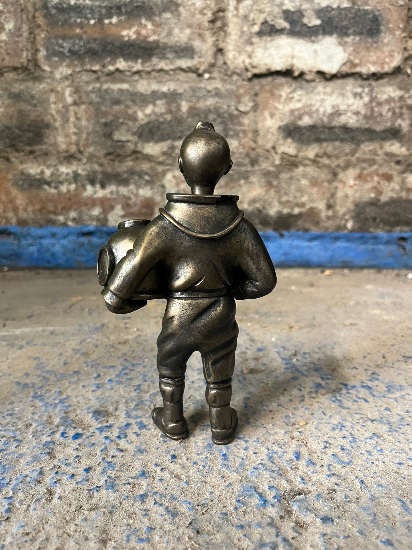 Bronze resin statue of 'Tin Tin' Deepsea Diver