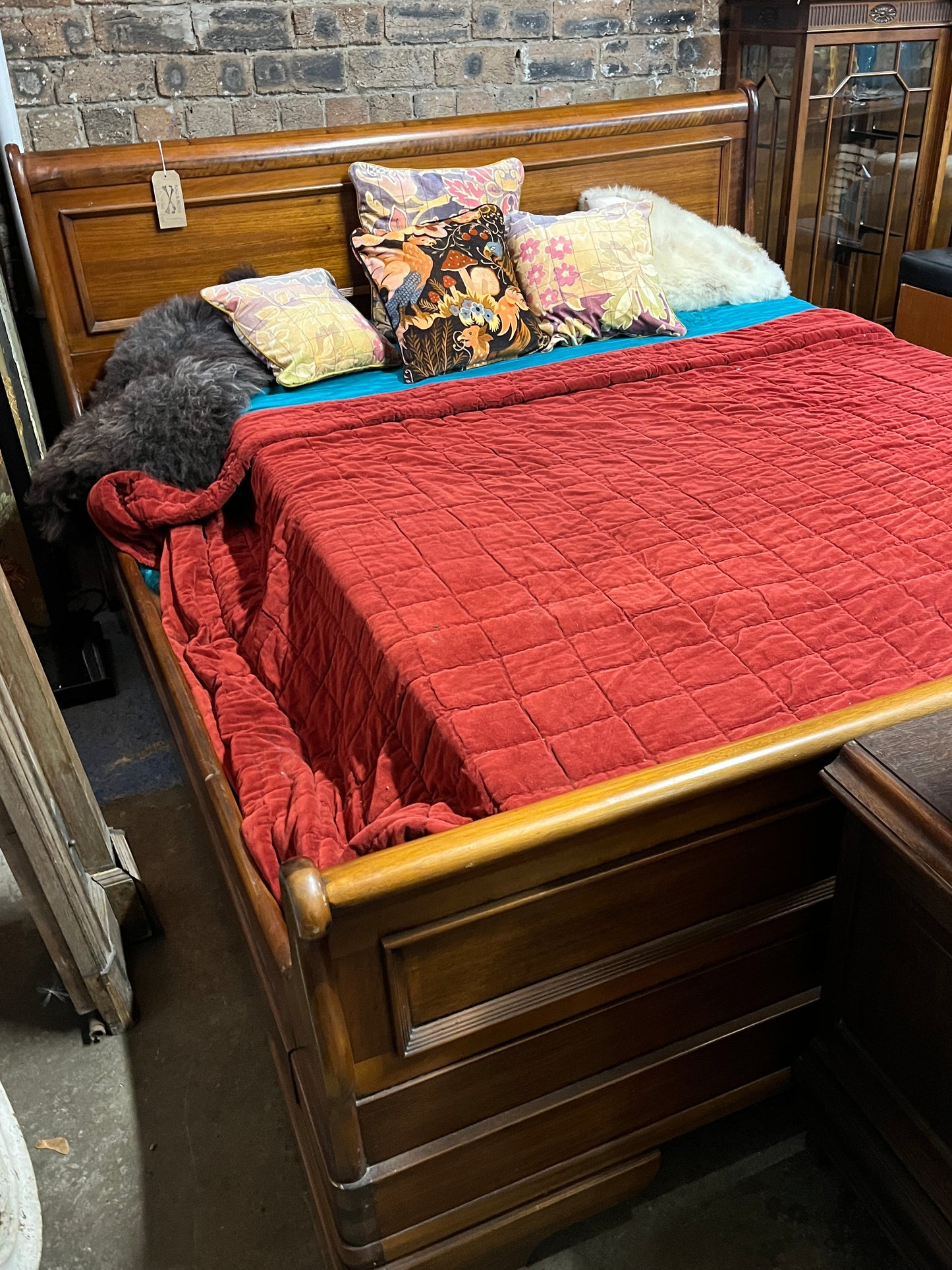 Willis and Gambier 'Super King' Antoinette Sleigh Bed