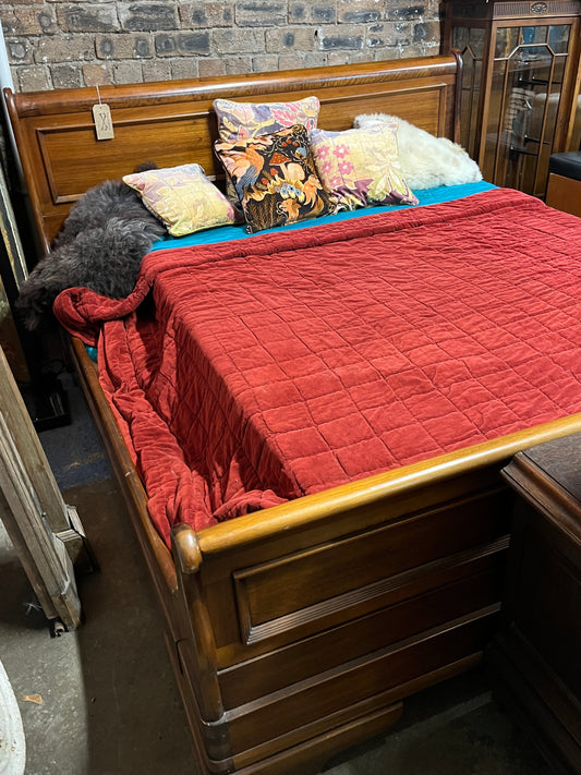 Willis and Gambier 'Super King' Antoinette Sleigh Bed