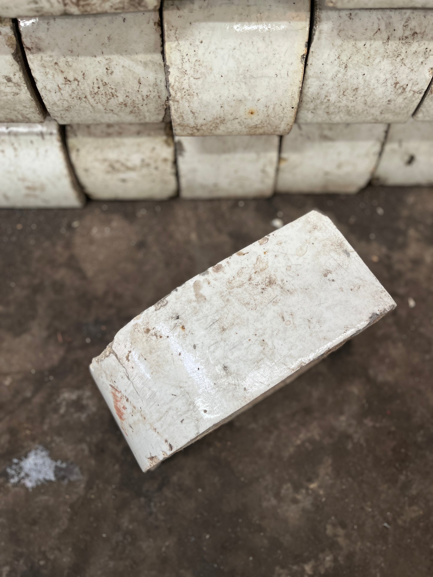 Kilmarnock Round White-Glazed Bull nose bricks