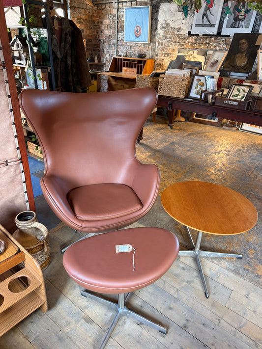 Arne Jacobsen - "The Egg Chair" (1958) with Matching Footstool and Side Table