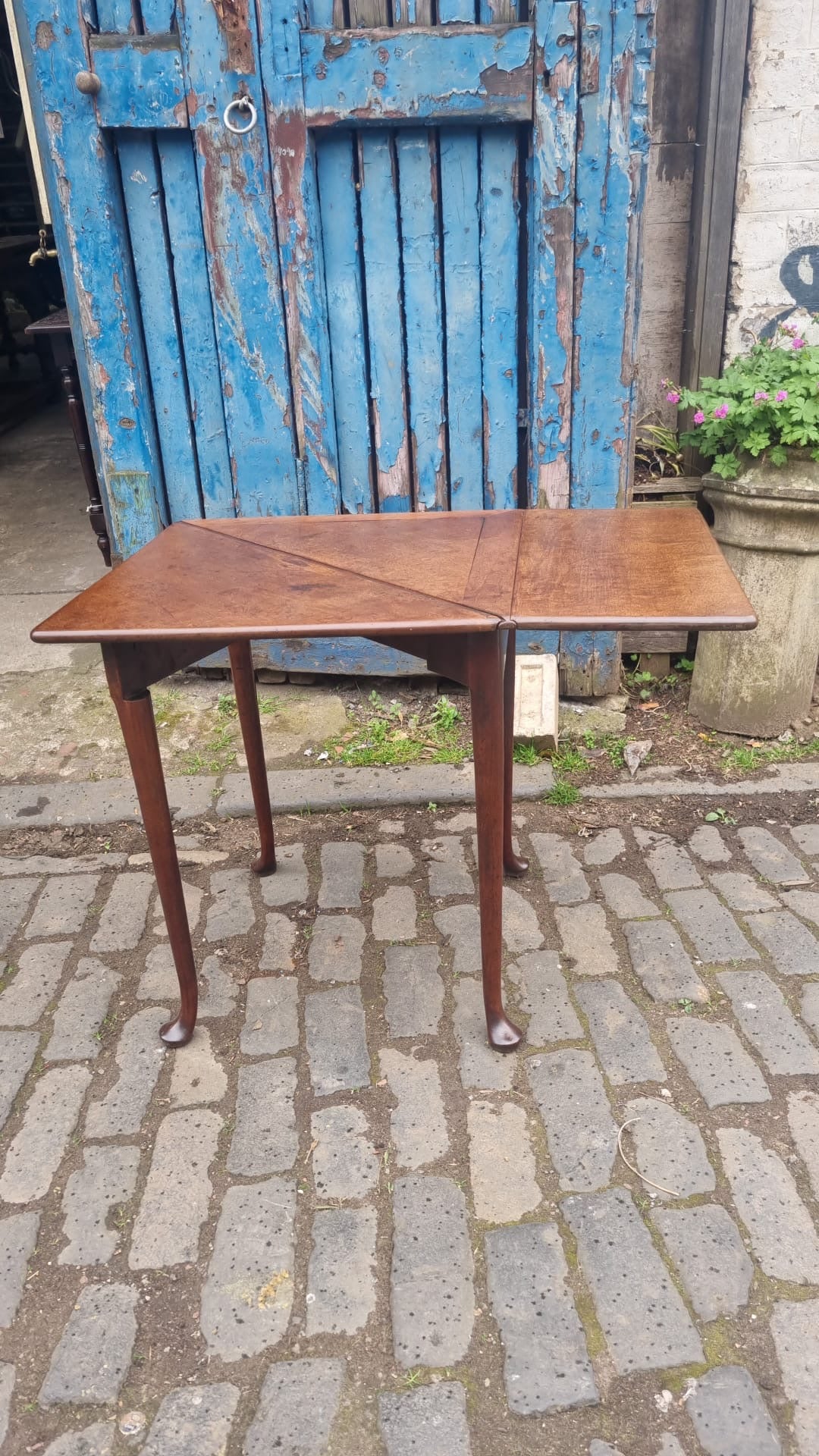 George II Mahogony Envelope Corner Table